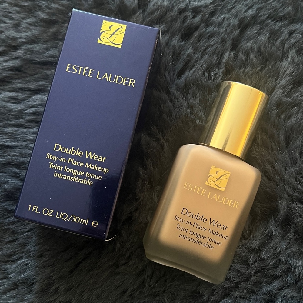 Estee Lauder Double Wear Foundation 3C2 Pebble - Picture 3 of 4